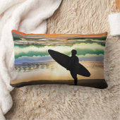 サーフボードサンセットとビーチの男 ランバークッション (ブランケット)