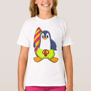 サーフボード付きサーファーとしてのペンギン Tシャツ