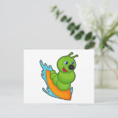 サーフボード付きサーファーのキャタピラー ポストカード (スタンド正面)