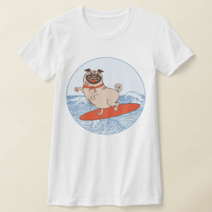 サーフボードTシャツに波に乗るハッピーパグドッグ Tシャツ