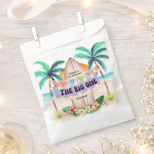 サーフ&シー |ビッグワンビーチテーマ誕生日 フェイバーバッグ (クリップ留めされた状態)