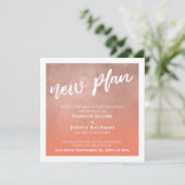 サーモンオンブレ延期結婚式新しい計画カード 招待状 (スタンド正面)