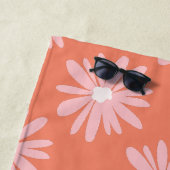 サーモンカラーBOHOデイジーパターン名前をカスタムする ビーチタオル (インサイチュ)