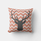 サーモンピンクのシェブロンのモチーフのシカの(雄ジカの)枝角 クッション (正面)