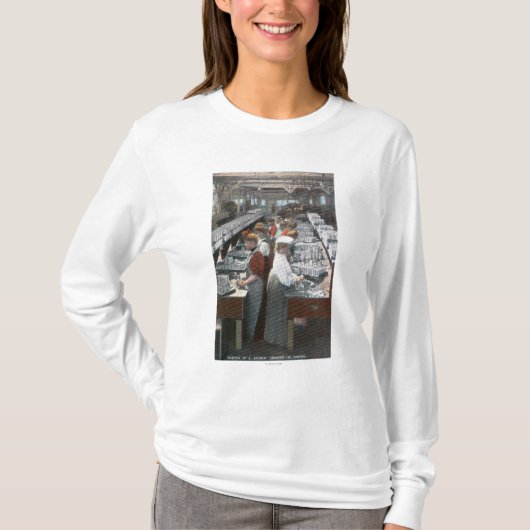 サーモンピンクの缶詰工場の労働者の内部の意見 Tシャツ (正面)