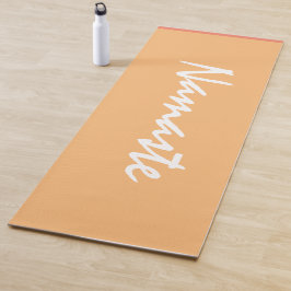 サーモン+コーラル柄 フィットネスTシャツ Namaste(ナマステ)の引用 ヨガマット