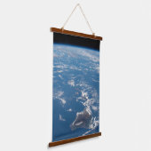 ザアイランドチェーン 吊り下げ型タペストリー (傾斜あり)