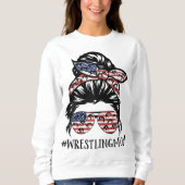 ザアメリカ国旗メッシーバンレスリングママ生活 スウェットシャツ (正面)