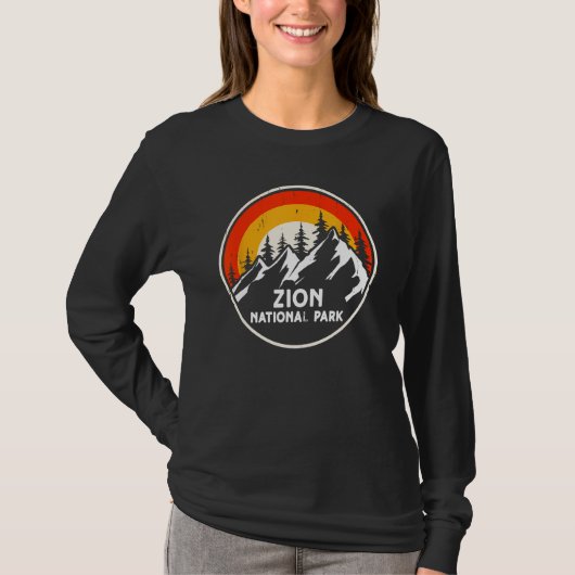 ザイオン国立公園の山々しい木々と太陽 キャンピングハイ Tシャツ (正面)