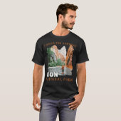ザイオン国立公園 狭隘部をハイキング Tシャツ (正面フル)