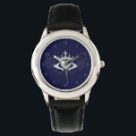 ザクラダグ（シルバー） 腕時計<br><div class="desc">クラダグの独特のデザインは、2つの手がハートを握り締め、通常は王冠によって取り付けられている。このシンボルの要素は、しばしば愛(ハート)、友情（手）、ロイヤリティ（王冠）の性質に対応していると言われる。リング与え型枠では、多くの場合、Claddaghは友情、人間関係、永遠、婚約、または結婚式のために使用することができる着用者の意思に応じて、贈り物の場合は、贈り物。</div>