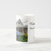 ザコーナーのアジサイ – マーサのブドウ畑 ボーンチャイナマグカップ (正面)