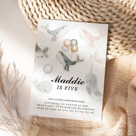 ザシーお洒落クジラ誕生日の下の水彩 招待状