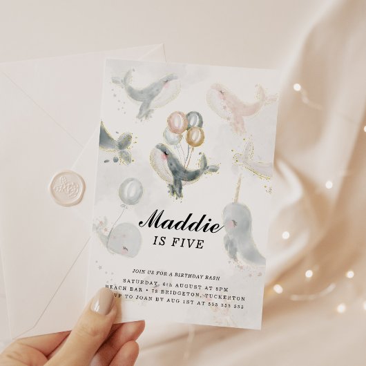 ザシーお洒落クジラ誕生日の下の水彩 招待状