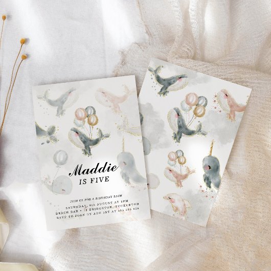 ザシーお洒落クジラ誕生日の下の水彩 招待状