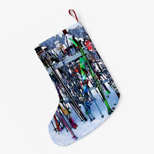 ザスキーパーティー – スキーとポール スモールクリスマスストッキング (裏面 (吊り時))