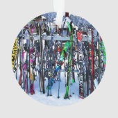 ザスキーパーティー – スキー&ポールセラミックオーナメント オーナメント (裏面)