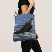 ザトウクジラの尾を閉じる – 野生動物の写真 トートバッグ (クローズアップ)