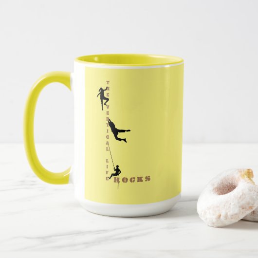 ザバーティカルライフロック登山デザイン マグカップ (ドーナツ付き)