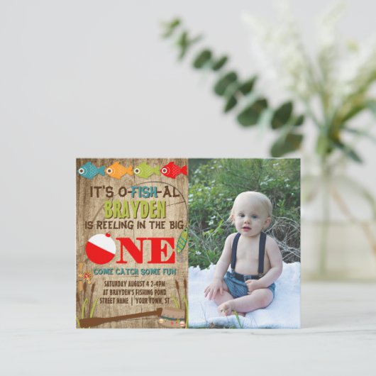 ザビッグワン魚釣りテーマボーイズ1歳の誕生日 インビテーションポストカード (スタンド正面)