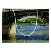 ザブリッジアットアルゼンテイユとセーヌ ラージペーパーバッグ (裏面)