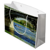 ザブリッジアットアルゼンテイユとセーヌ ラージペーパーバッグ (裏面アングル)