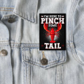 ザリガニおもしろいが沸騰し、私はいくつかの尾をつねるためにここにいる 缶バッジ (インサイチュ)