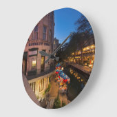 ザリバーウォークアットダスクインダウンタウンサンアントニオ2 ラージ壁時計 (傾斜)