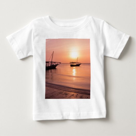 ザンジバルの夕日 ベビーTシャツ (正面)