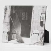 ザ・オープン・ドア、1843年3月(写真:b/w) フォトプラーク (側面)