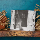 ザ・オープン・ドア、1843年3月(写真:b/w) フォトプラーク (側面)