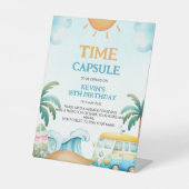 ザ・ビッグ・ワン、サーフ誕生日タイムカプセルサイン 台座サイン (正面)