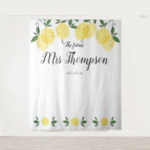 ザ・フューチャー・ミセス ブライダルシャワー レモン フォト バックドロップ タペストリー (正面)