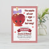 ザApple of Our Eye Girlベビーシャワー招待状 招待状 (スタンド正面)