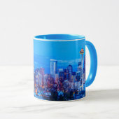 シアトすごいルのスカイライン近くに昇る月 マグカップ (正面右)