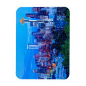 シアトルすごいスカイラインの近くで月が昇る マグネット (縦)