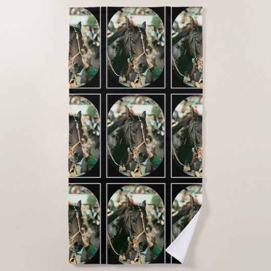 シアトルのたくさんのサラブレッド1978年 ビーチタオル (正面)