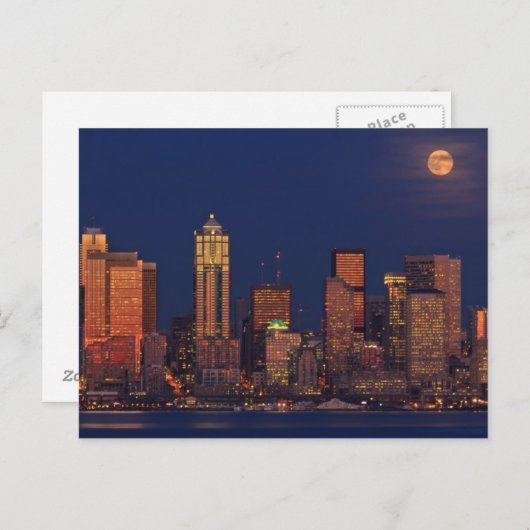 シアトルのダウンタウンのスカイライン上に満月が昇る ポストカード (正面/裏面)