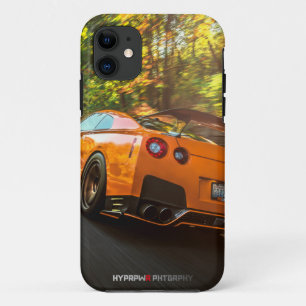シアトルの通りを通って裂けるオレンジ日産GTR iPhone 11 ケース