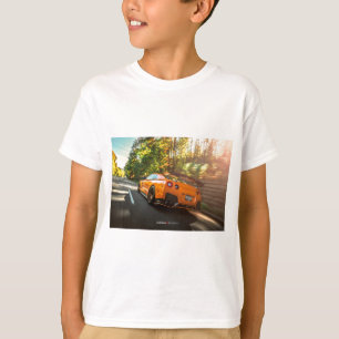 シアトルの通りを通って裂けるオレンジ日産GTR Tシャツ