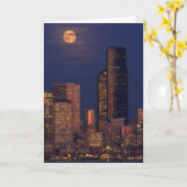 シアトルの都心のスカイラインに上がる満月 カード (黄色い花)