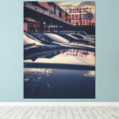 シアトルパブリックマーケットセンターアットトワイライト キャンバスプリント (インサイチュ (ウッドフロア))