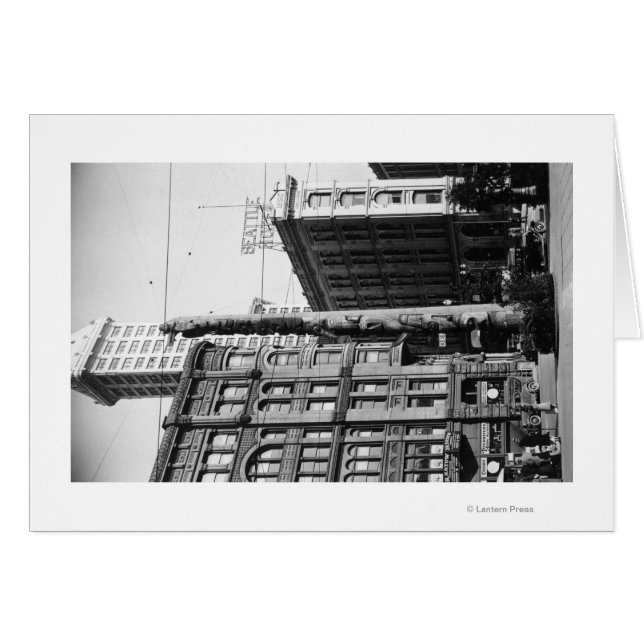 シアトル、ワインディアントーテムポールアットパイオニアスクエア (正面横)