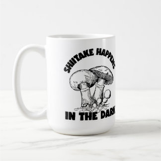 シイタケは暗闇の中で起こる コーヒーマグカップ