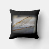 シェイクスピアとトンボ翼のマクロ引用文 クッション (裏面)