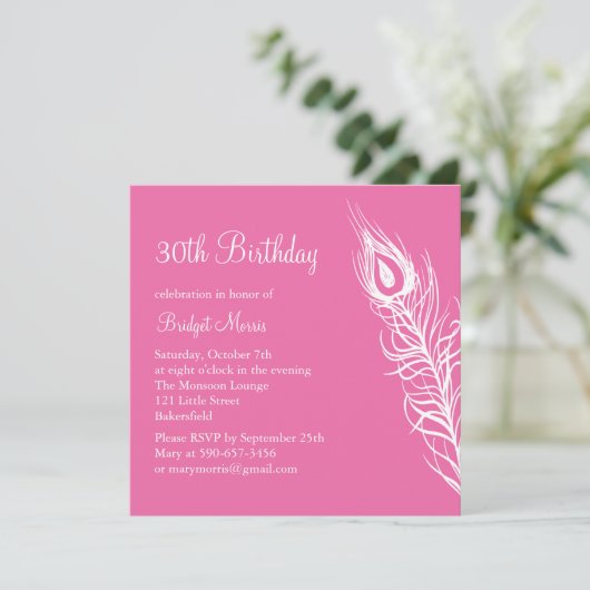 シェイクユテールフェザー誕生日招待状(明るい赤紫色) 招待状 (スタンド正面)