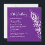 シェイクユテールフェザー誕生日招待状（紫） 招待状<br><div class="desc">軽い賢い孔雀の羽は、シックで新しい方法でこの招待を飾モダンる。基本的な紙で示されているが、リネン紙の重みや質感がオススメ。</div>