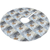 シェットランド・シェプドッグが雪のクリスマスを過ごした ブラッシュドポリエステルツリースカート (アングル)