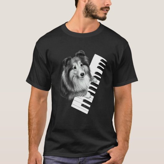 シェットランド・シープドッグ ピアノ演奏 ピアニスト 愛犬家 Tシャツ (正面)