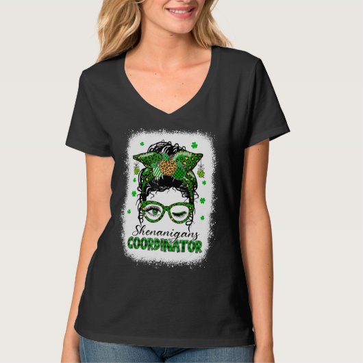 シェナニガンコーディネーターMessy Bun Saint Patricks D Tシャツ (正面)